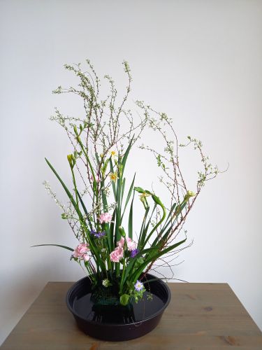 『芽吹き』枝物を使って
