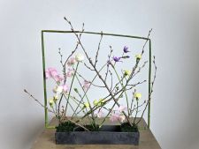 『春の兆し』枝物を使って